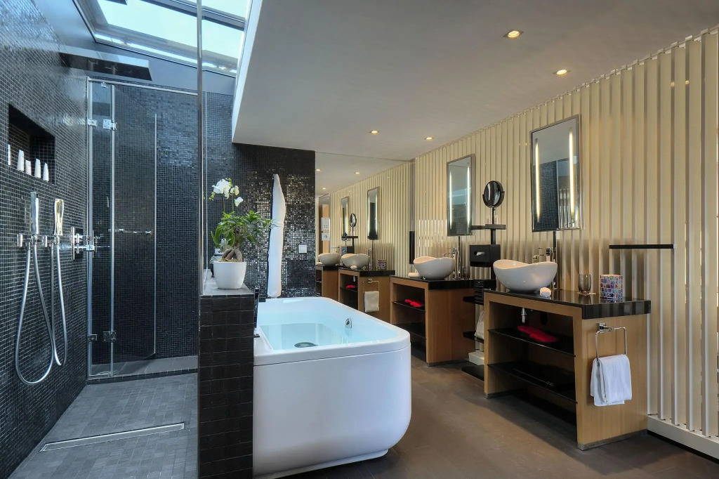 Five Seas by Inwood Hotels