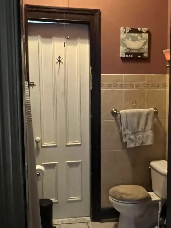 2 Br Victorian Apt 2800 sq ft 2 Floors With Full Kitchen 2 Baths and Laundry
