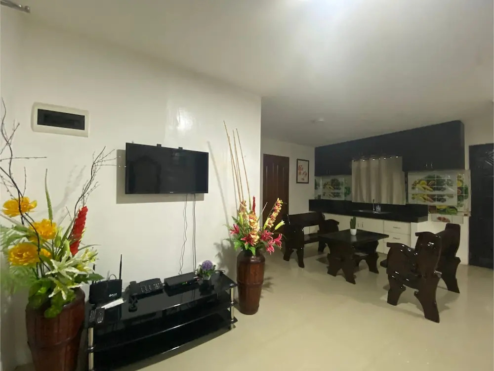 OYO 693 Titan Residence Mactan