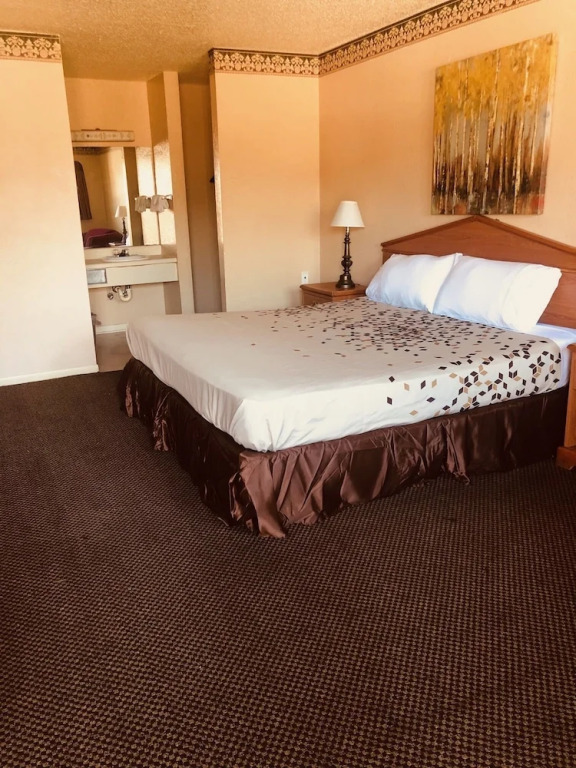 Hallmark Inn And Suites