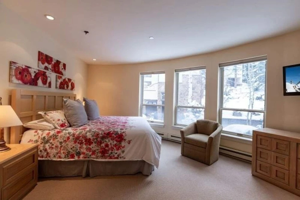 Ski In Ski Out condo with Access to Vail Mountain by RedAwning