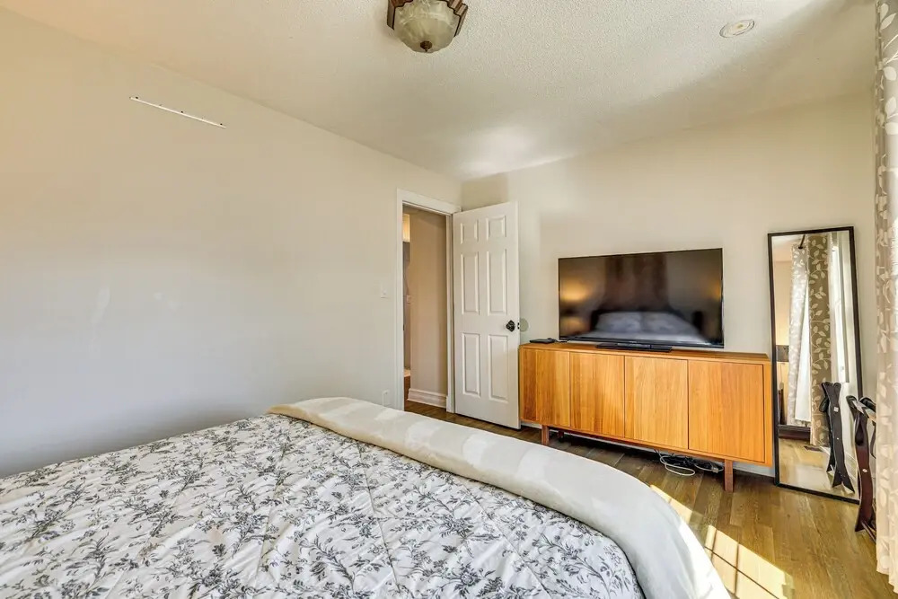 Near Yale & Lighthouse Point Beach: Home w/ Pool!