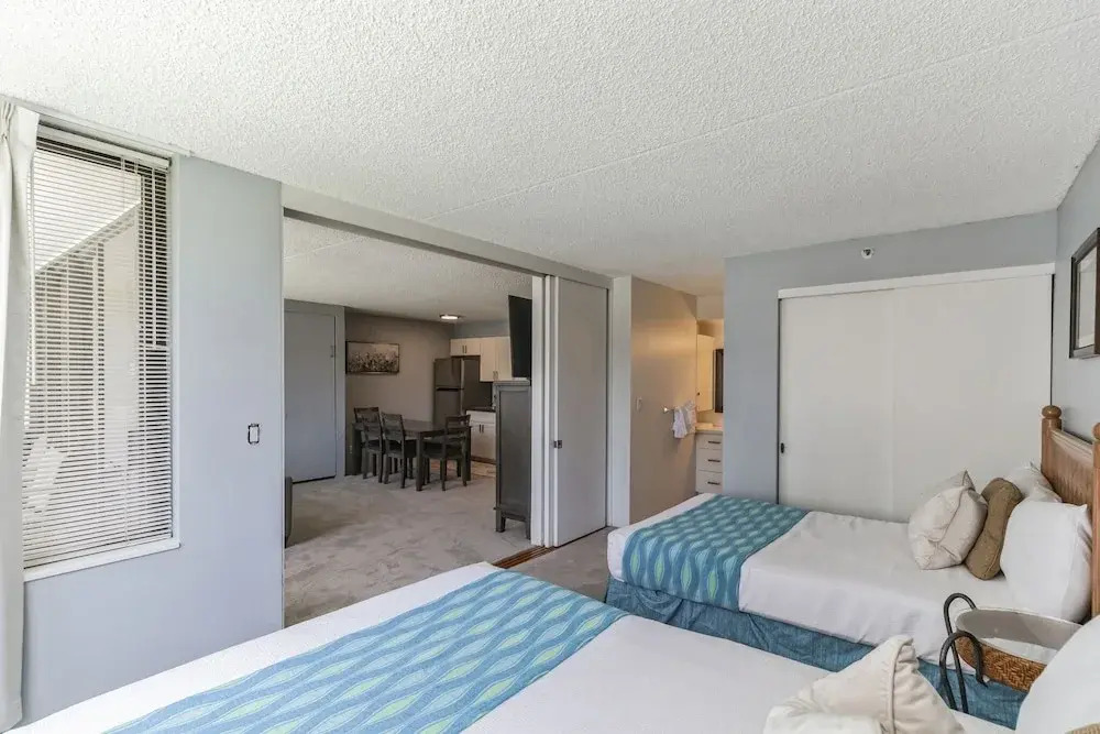 Renovated Waikiki Banyan Condo w/ Pool View, Free parking