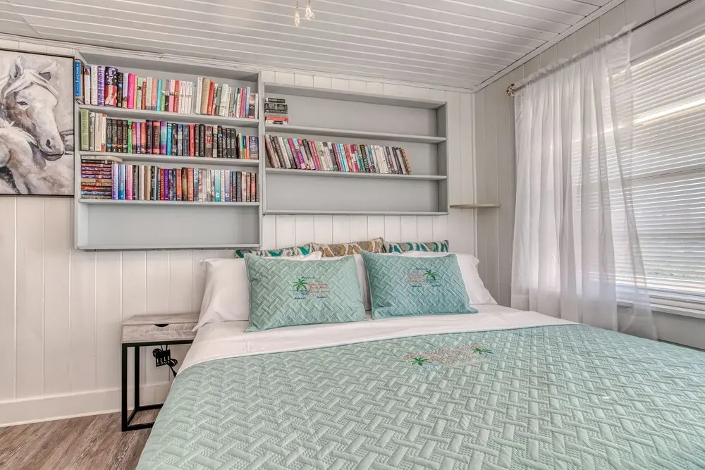 The Cotton Candy Beach House 3 Bedroom Cottage by Redawning