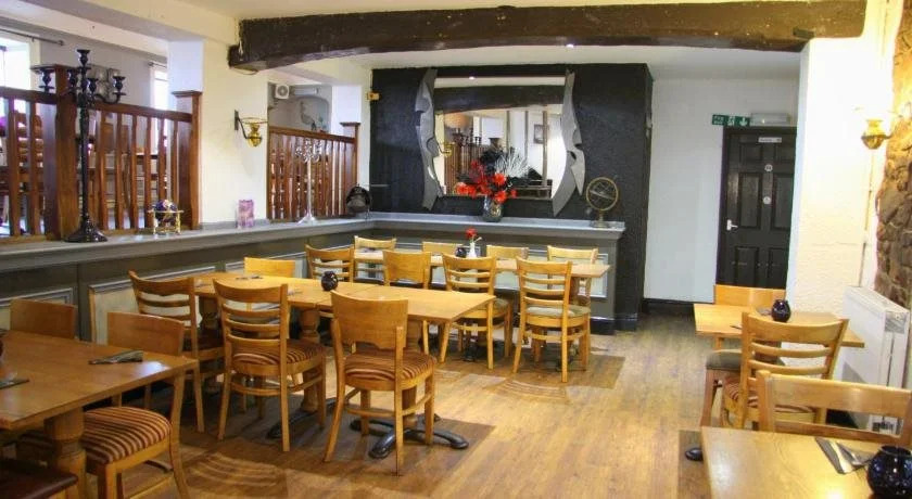 The White Lion Hotel with Free Parking, 1 Minute Walk to Yate Shopping Centre & Onsite Italian Restaurant