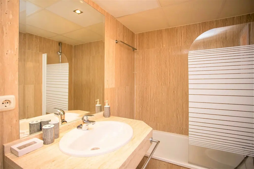 Beautiful 2 Bed 2 Bath, Duplex Penthouse JC30