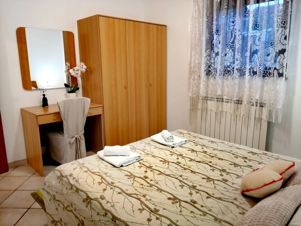 Room and Apartment Lea