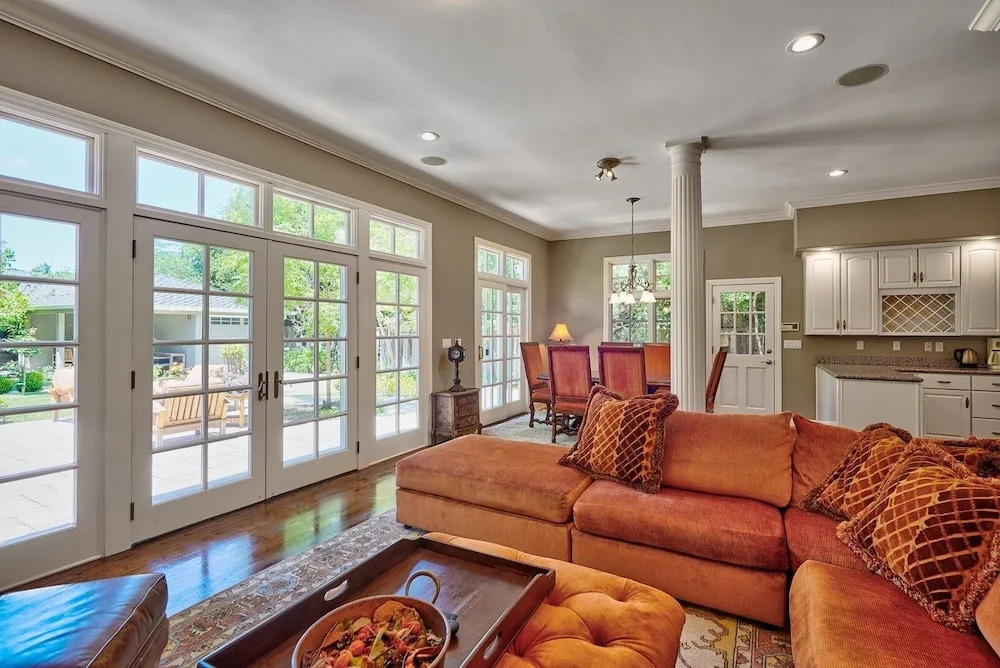 Spacious & Welcoming Close To Stanford & Tech 4 Bedroom Home by RedAwning