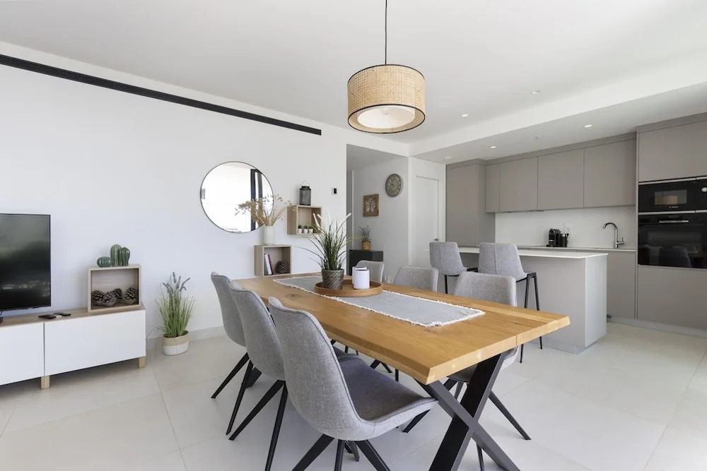 Stylish Apartment With Large Terrace in Higueron