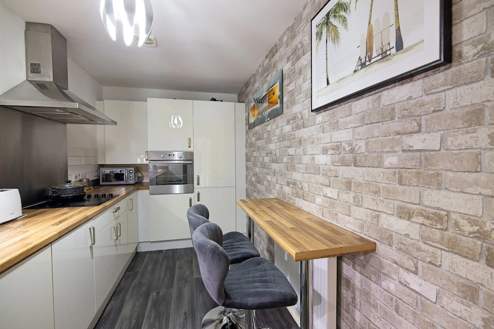 Manchester Retreat - Modern 2BR Apartment