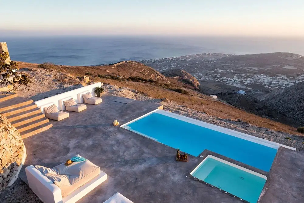 Sleeps8-Parking-Garden-Pool-SunSets-Barbeque