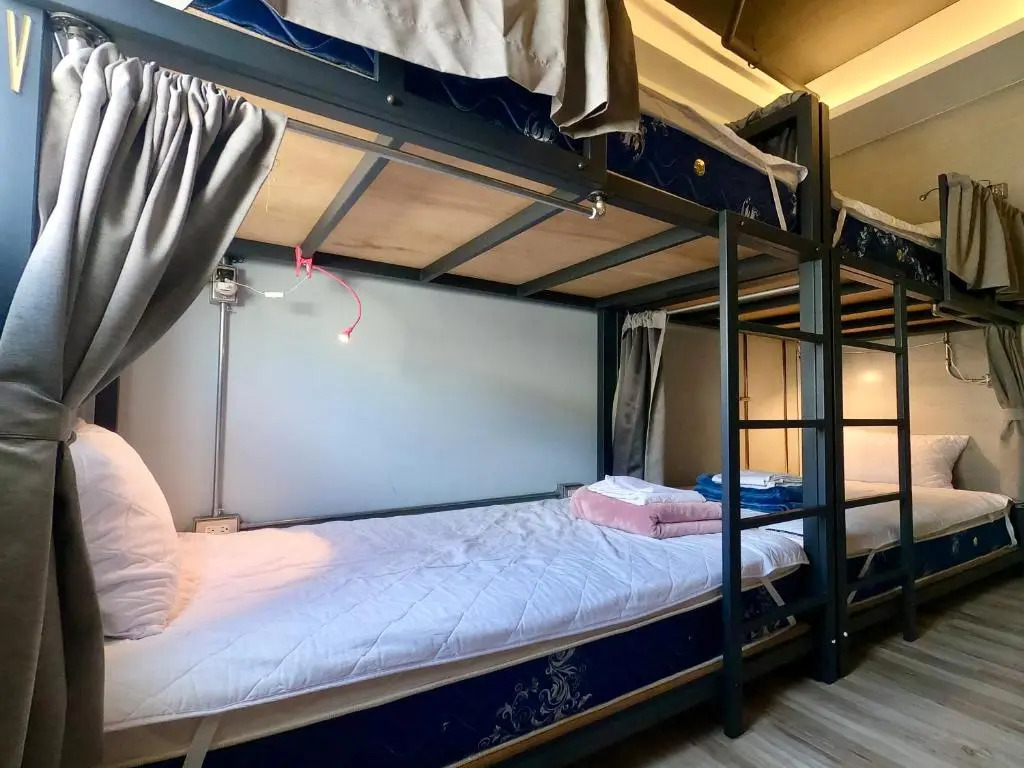40Inn Backpackers Warehouse