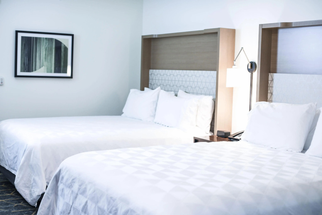 Holiday Inn & Suites St. Cloud by IHG