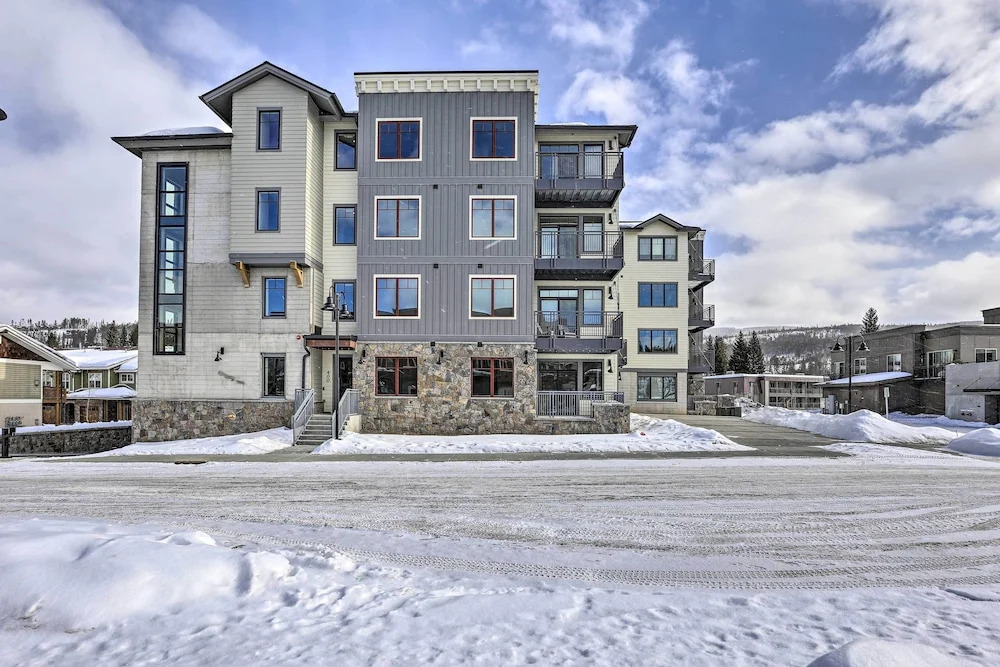 Newly Built Ski Condo w/ Hot Tub & Shuttle Access!