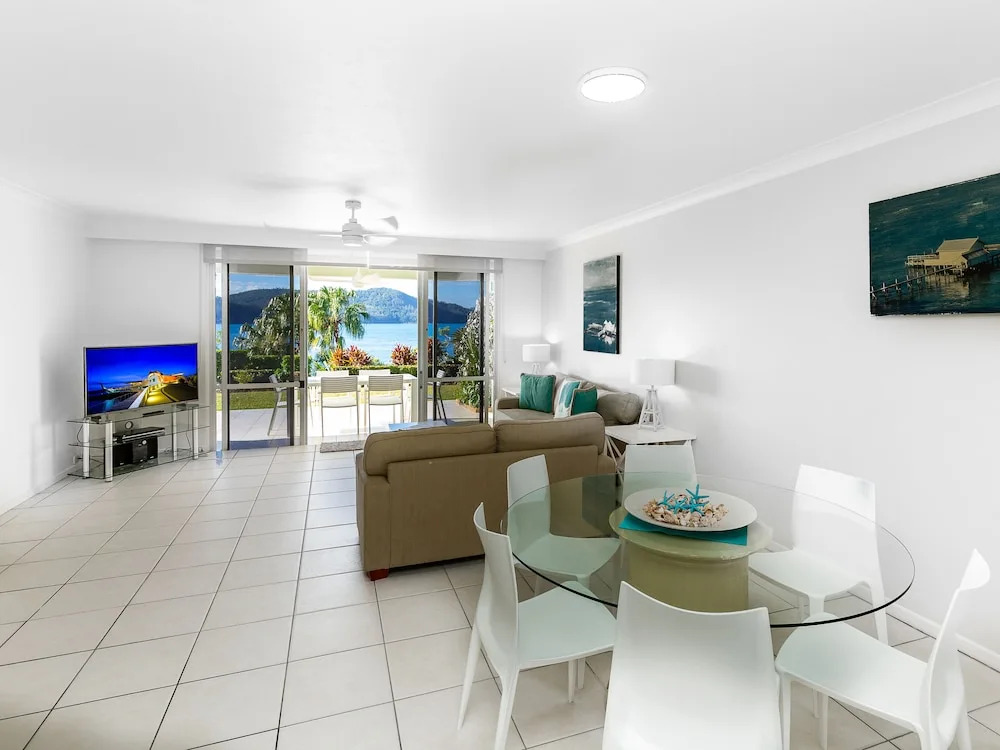 Lagoon Beachfront Lodge 005 on Hamilton Island by HamoRent