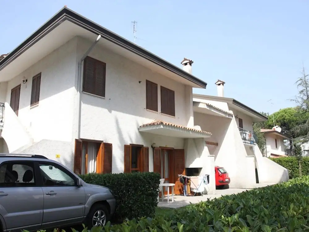Relaxing villa with private garden near the sea