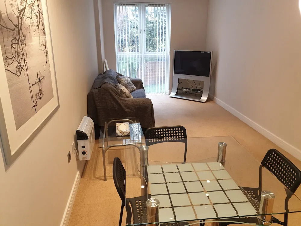 Birminghams Hidden Gem Emerald Apartment, Sleeps 4