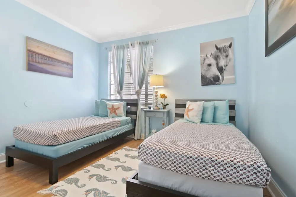 2 Bedroom Deluxe Apt on Collins Ave