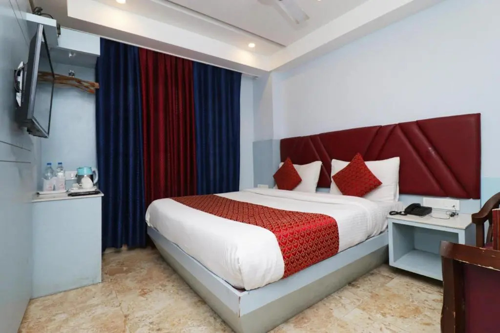 Hotel De Cruise - New Delhi Railway Station