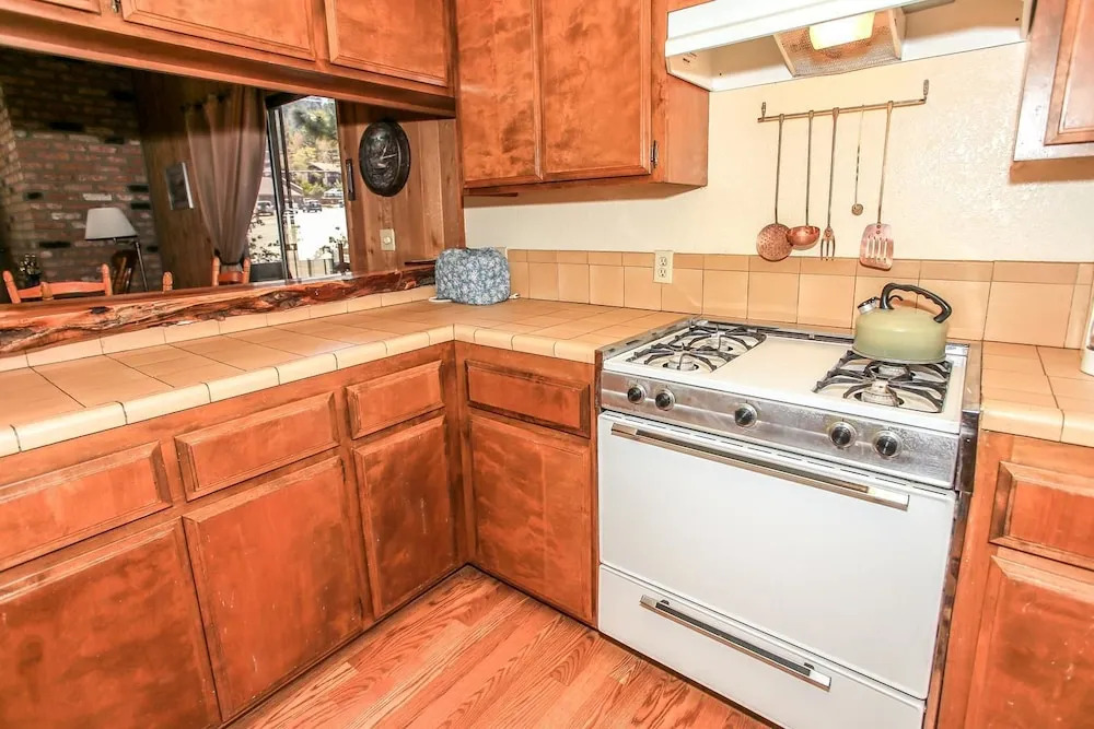 Ski In Ski Out 2 - 2 Br condo by RedAwning