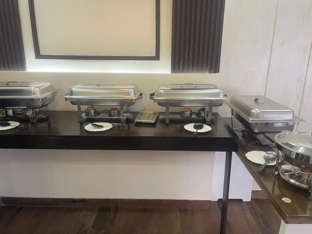 OYO Townhouse 156 Rose Hotel Apartments.