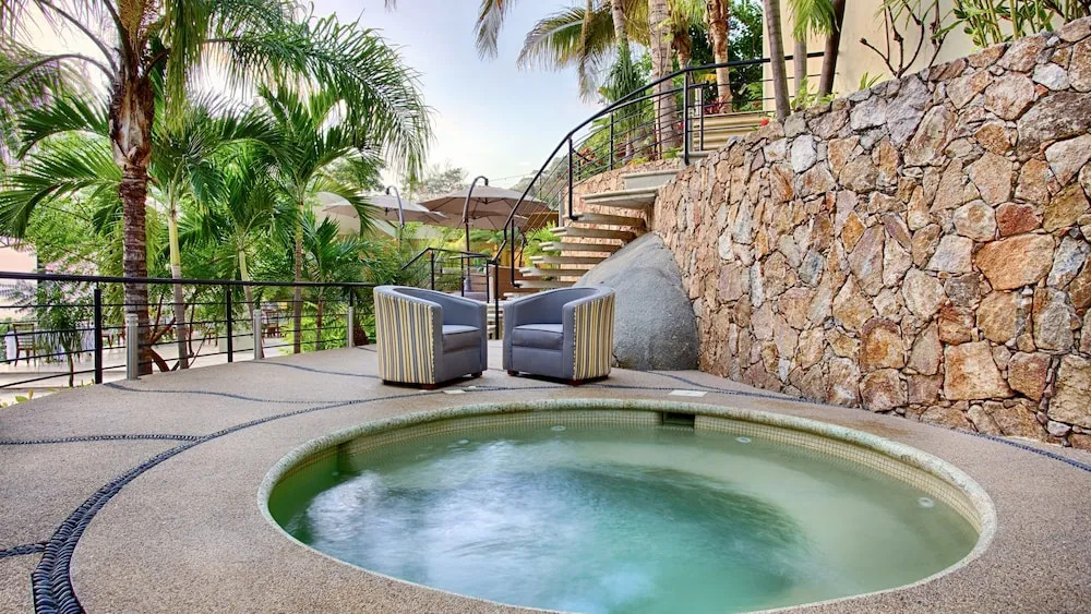 Luxury Suite With Garden and Ocean View