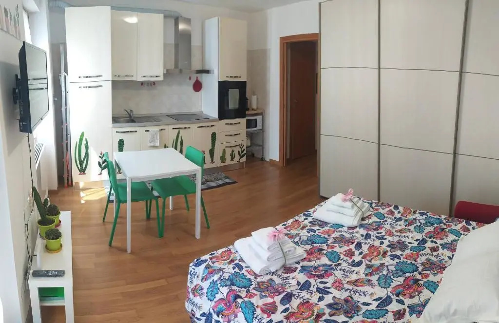 CASITA Monolocale colorato a 150mt da stazione