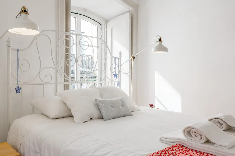 Spacious, Bright and Sunny Apartment, By TimeCooler