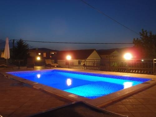 Maca Apartments & Suites with Heated pool near beach 50m