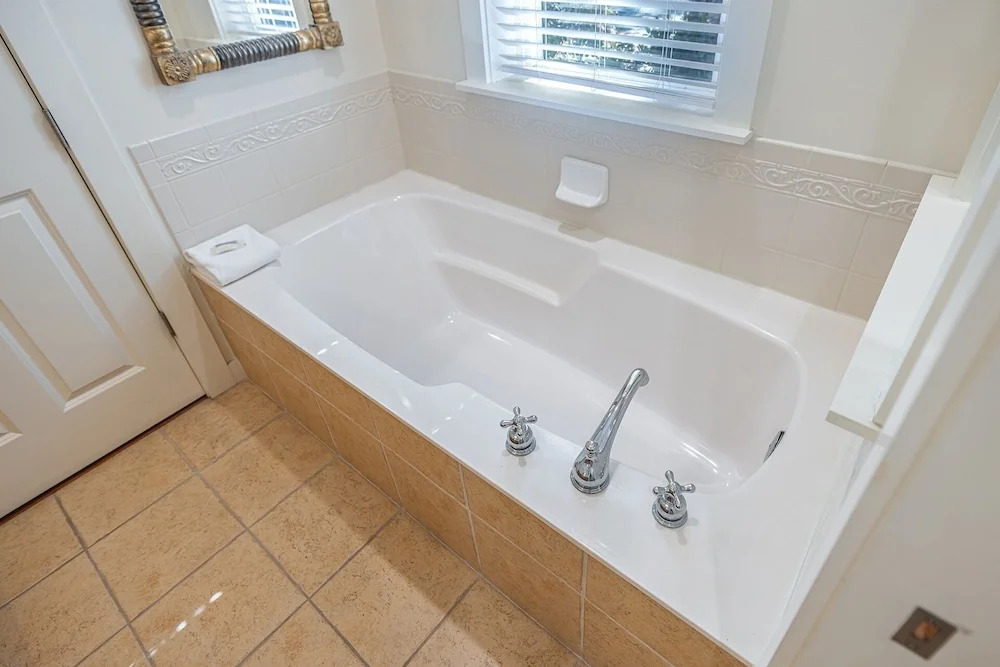 1299 Laurel Grove 3 Bedroom Home by RedAwning