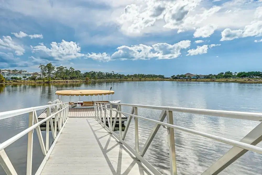 3 Mi to Naples Beach! Couple's Resort Getaway
