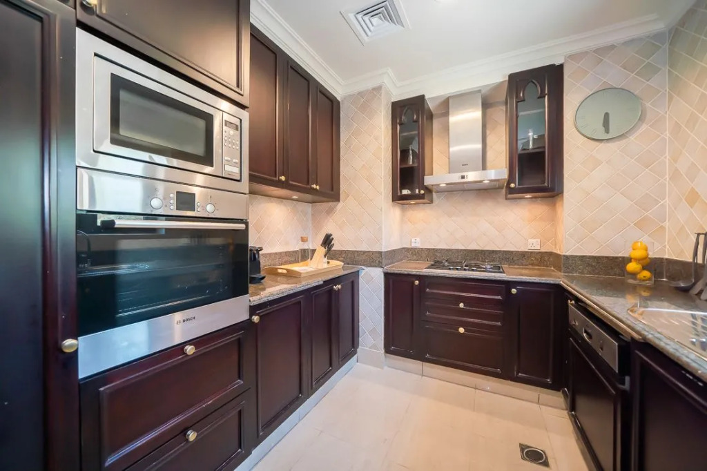Glamorous Arabian flat with views to Burj Khalifa