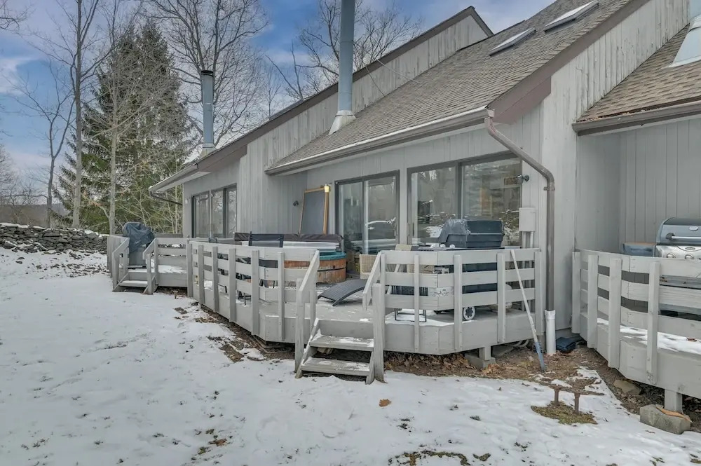 Walk to Ski Lift: Family-friendly Windham Townhome
