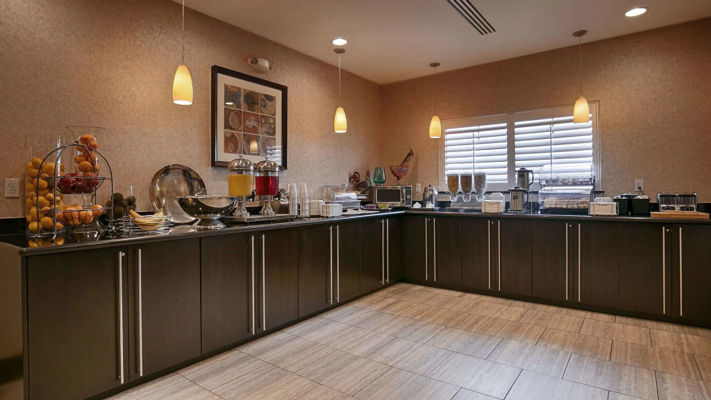 Best Western Plus Lytle Inn and Suites