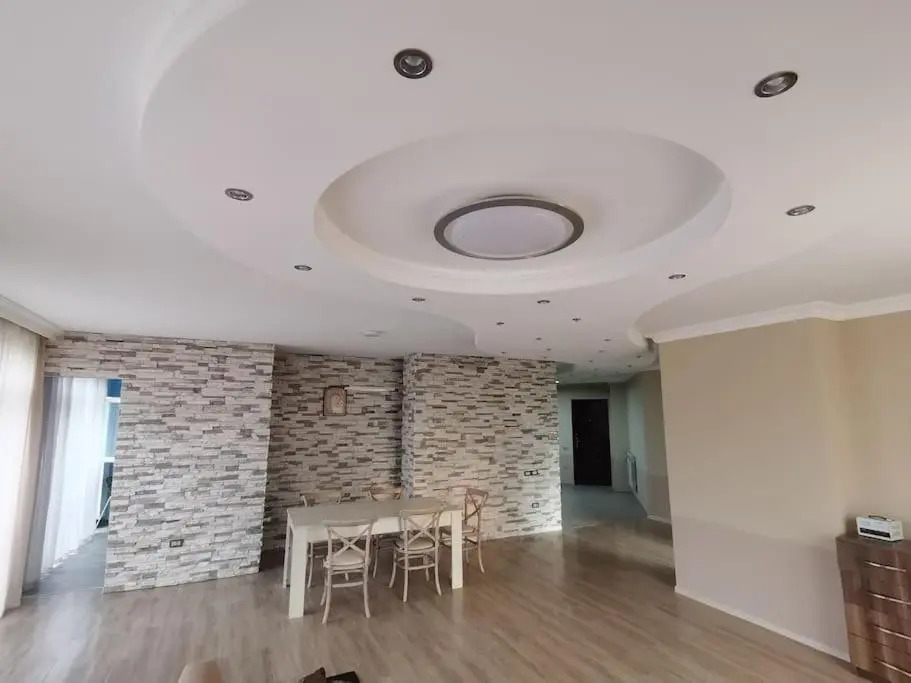 200m apartamenty na pljazhe Ureki dlja otdyha bol'shoj sem'i ili kompanii