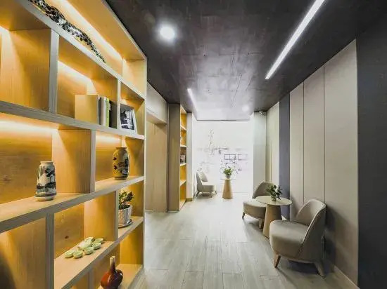 Future Hotel Xinyang Gongqu Road Branch