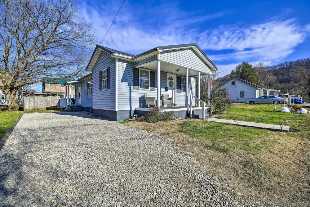 Pet-friendly Charleston Home w/ Fenced Yard!
