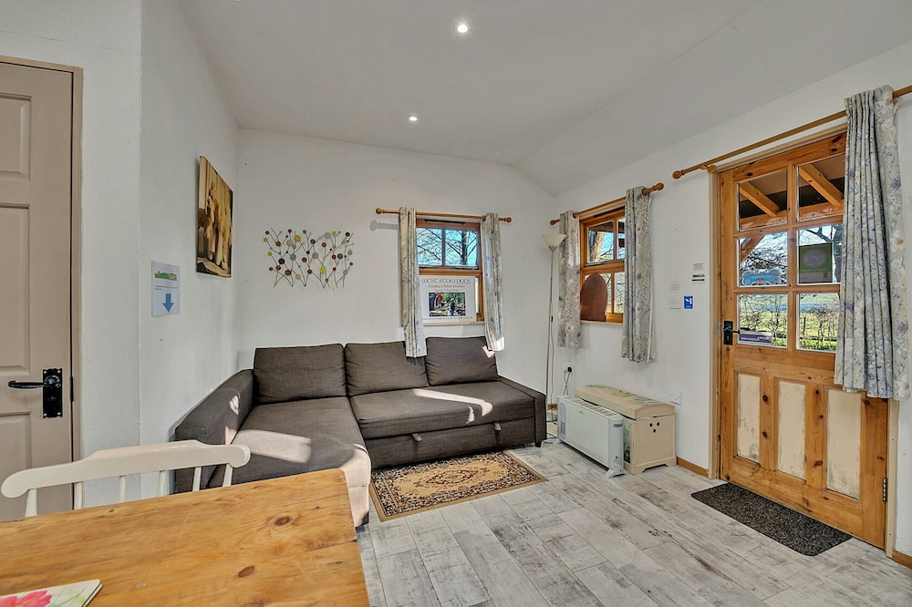 Lodge in Suffolk Countryside With BBQ