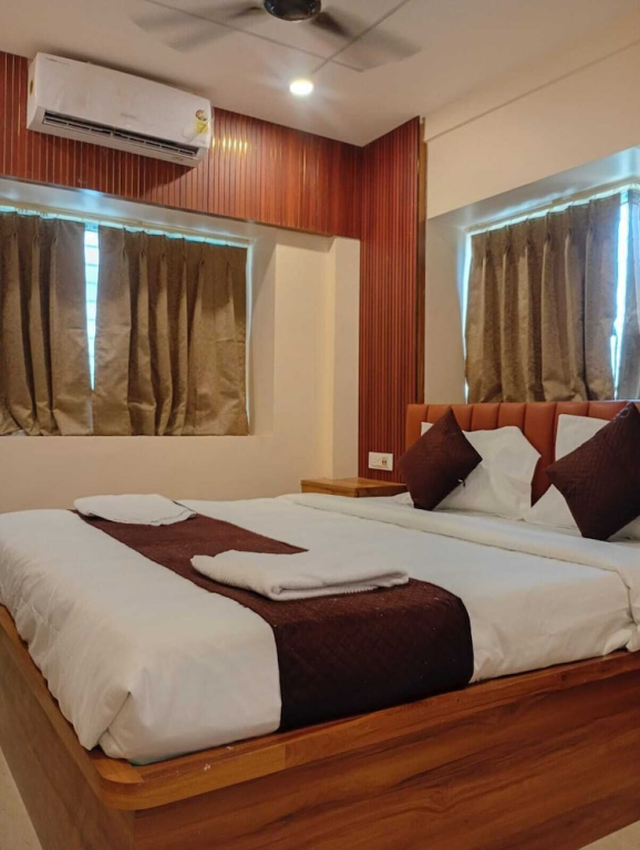 Super Collection O Newtown Bus Stand Formerly The Executive Suites