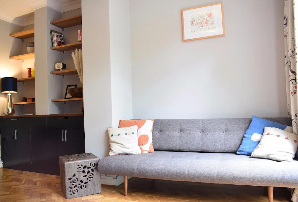 2 Bedroom Flat In East London