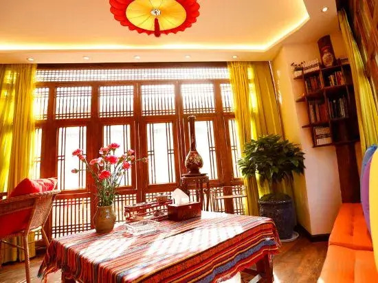 The Meow Blossom Inn (Lijiang Old Town)