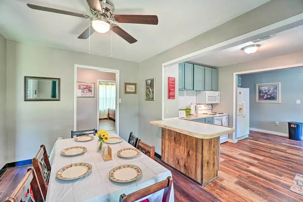 Centrally Located Lawton Home: Dogs Welcome!