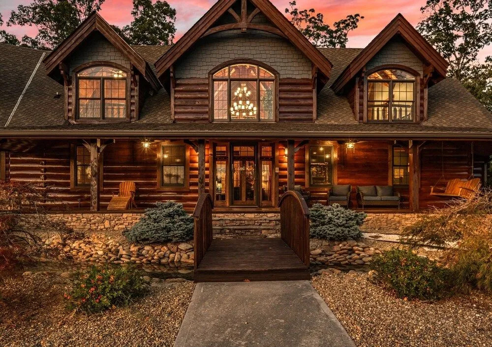 Grand Mountain Getaway 8 Bedroom Home by Redawning