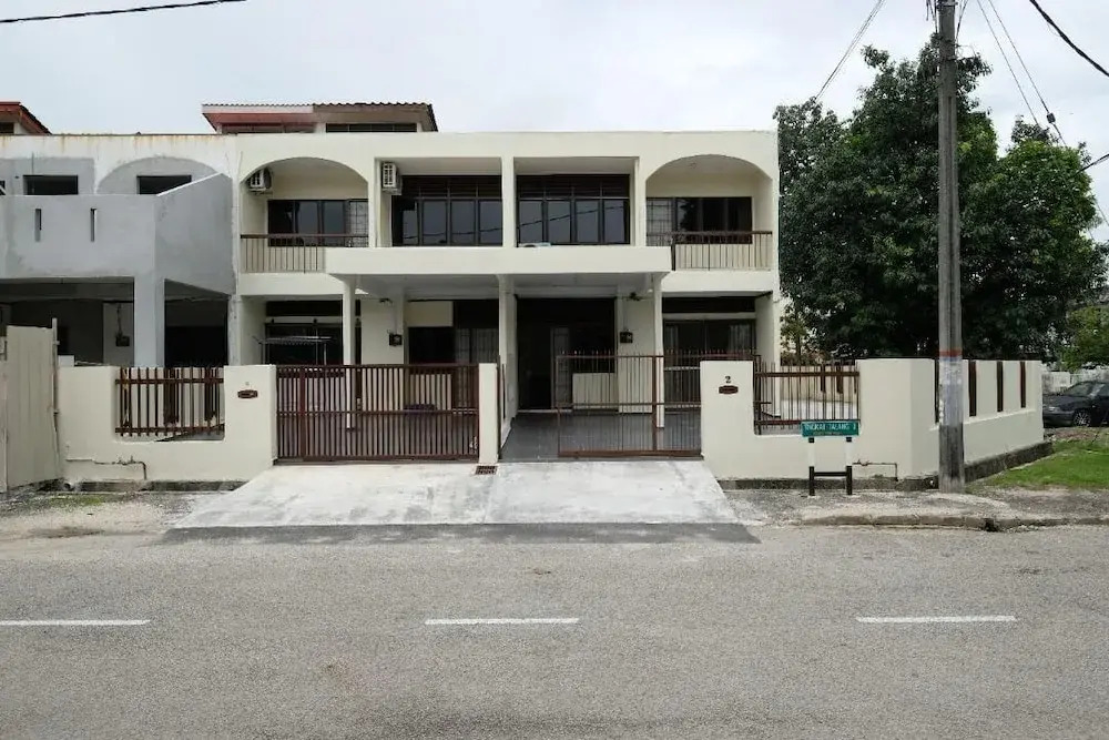 CLP perai homestay near Sri Muniswarar Temple 2