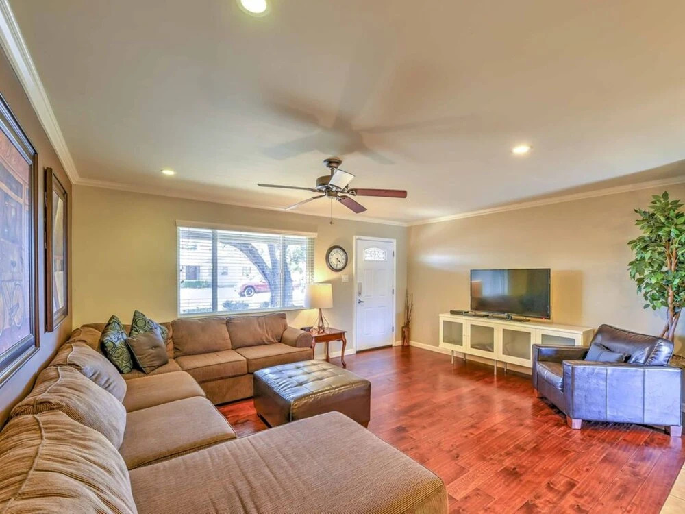 SLS Old Town Diamond Private Renovated Home - Free Heated Pool, Spa, F