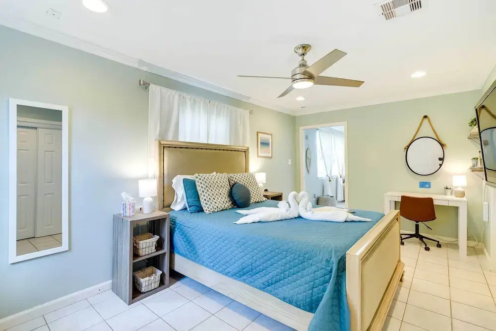 1 Block to Beach: Galveston Coastal Cottage