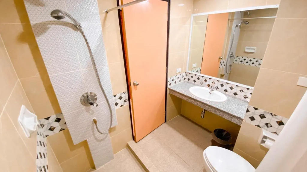 A.A. Pattaya Golden Beach Hotel