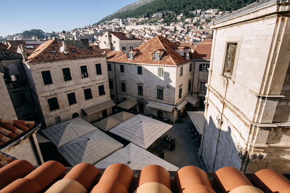 Panorama Old Town apartment by DuHomes