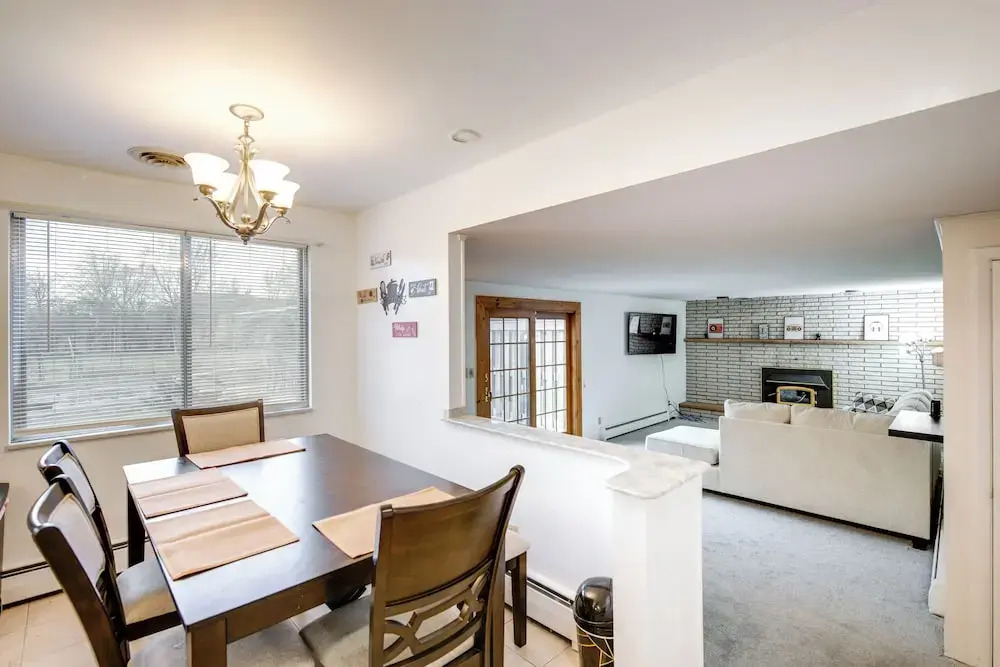 Deck & Seasonal Pool: Spacious Home Near Buffalo!
