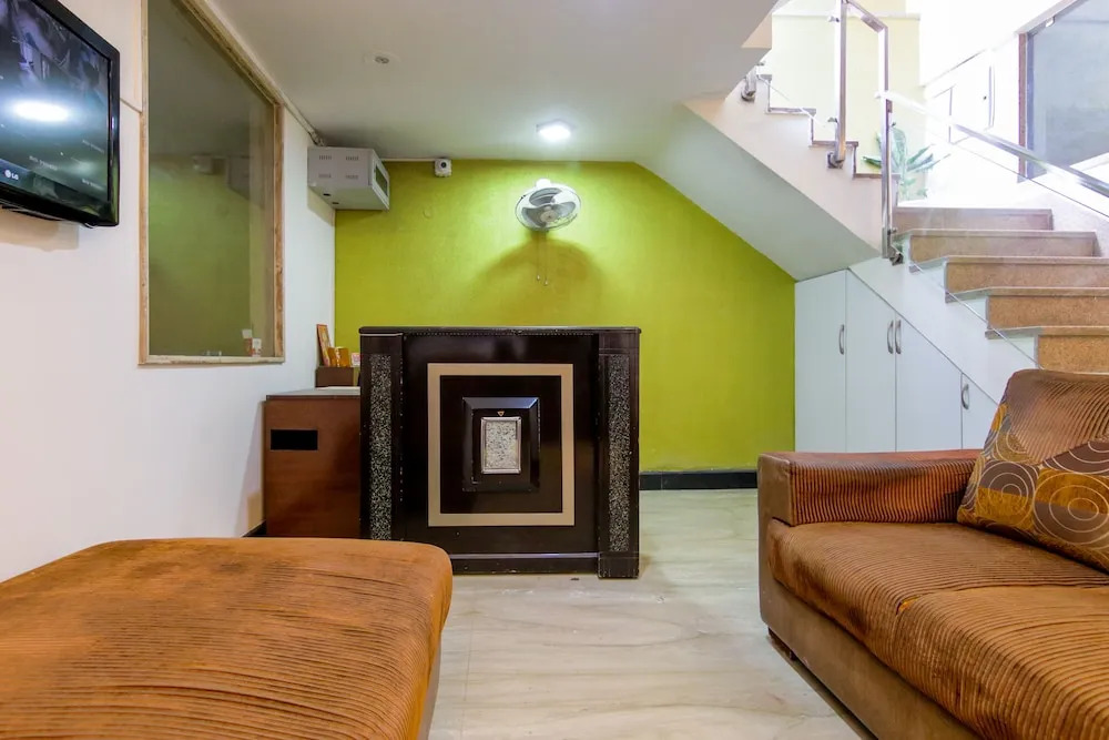 FabHotel Mannat Residency Sec 52